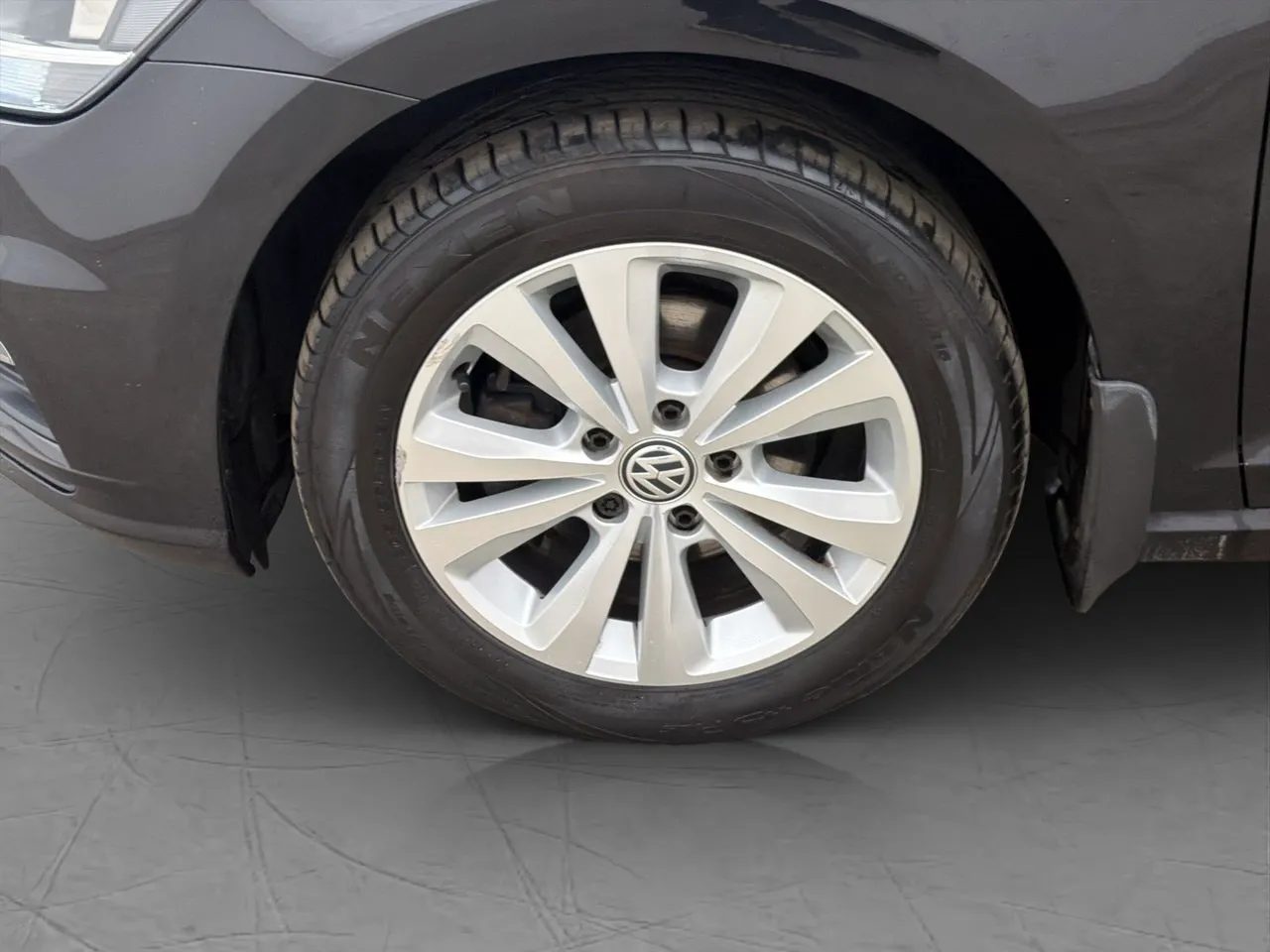 Vehicle image 25