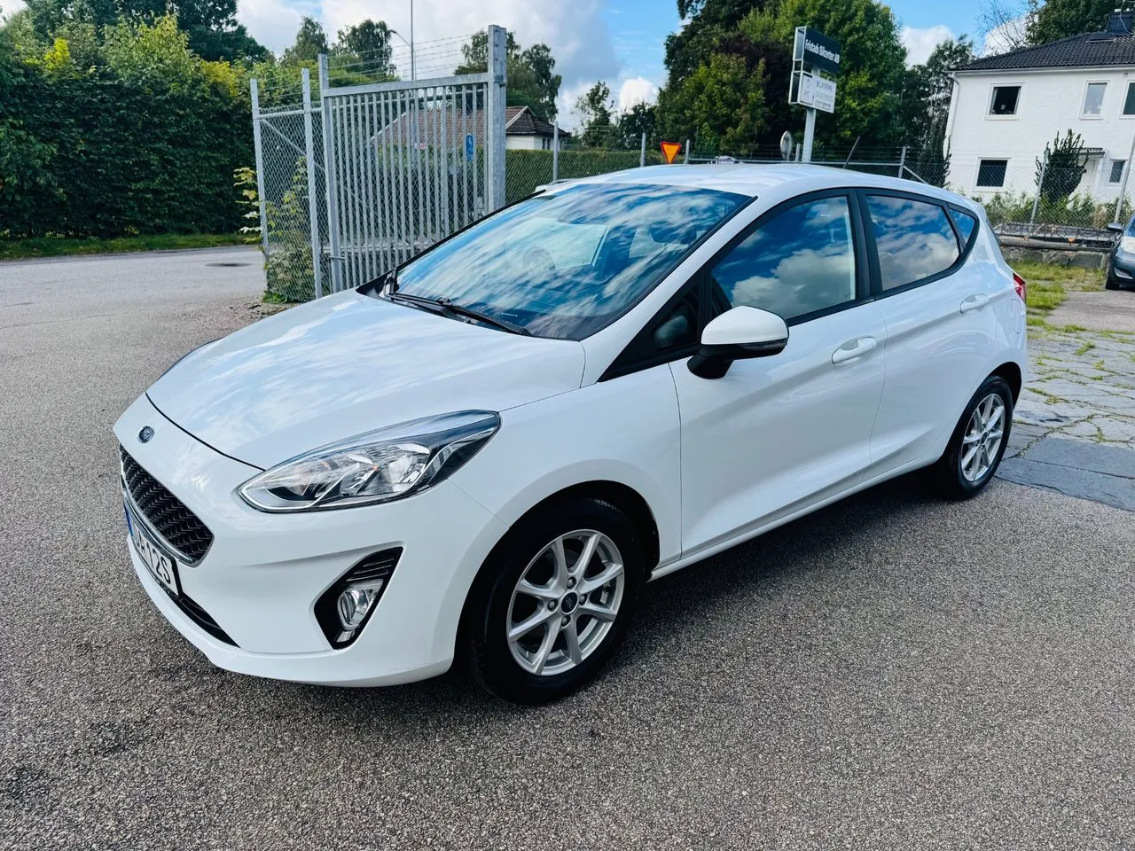 Vehicle image 8
