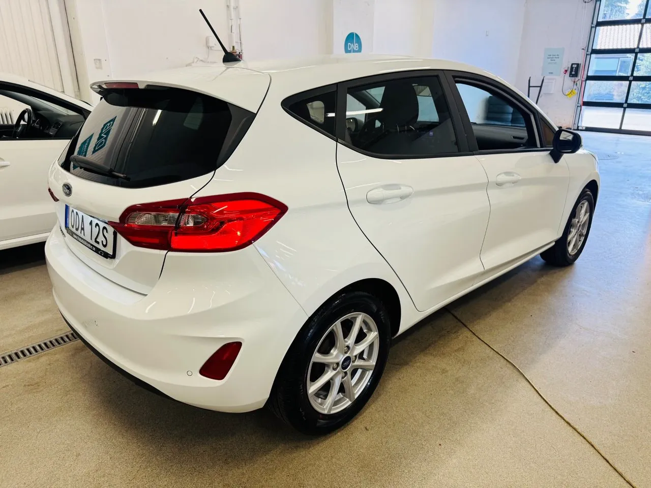 Vehicle image 14