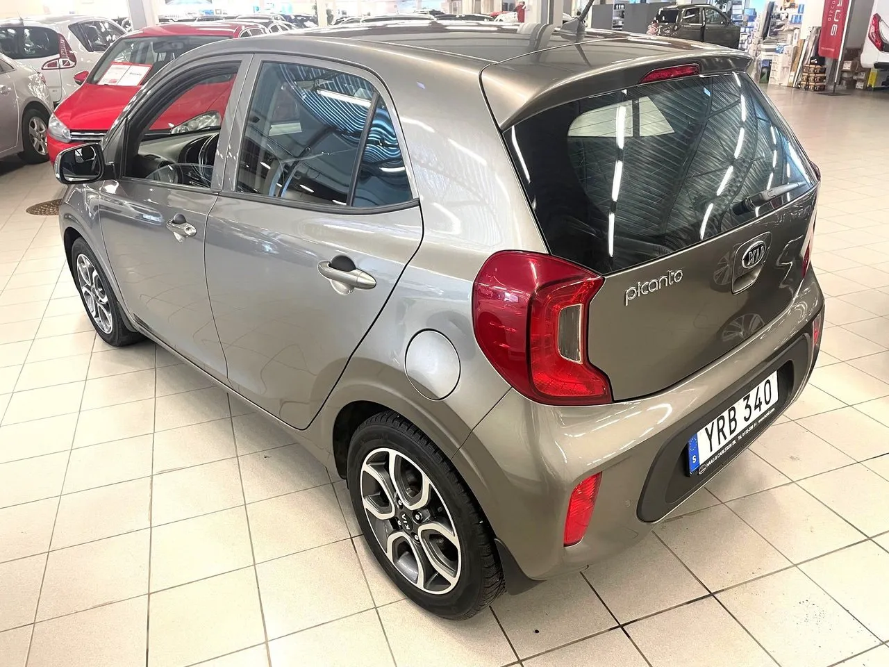 Vehicle image 3