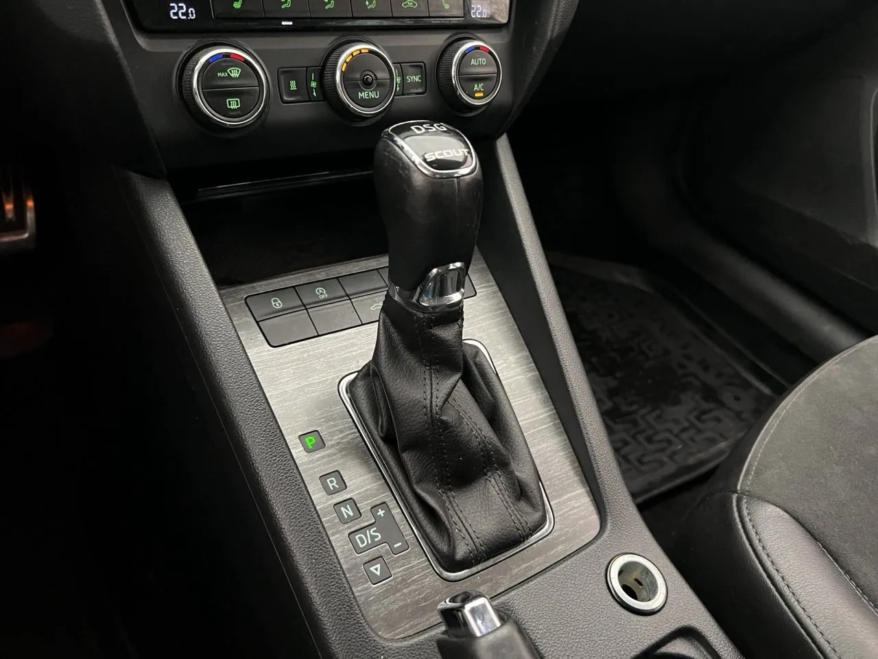 Vehicle image 23