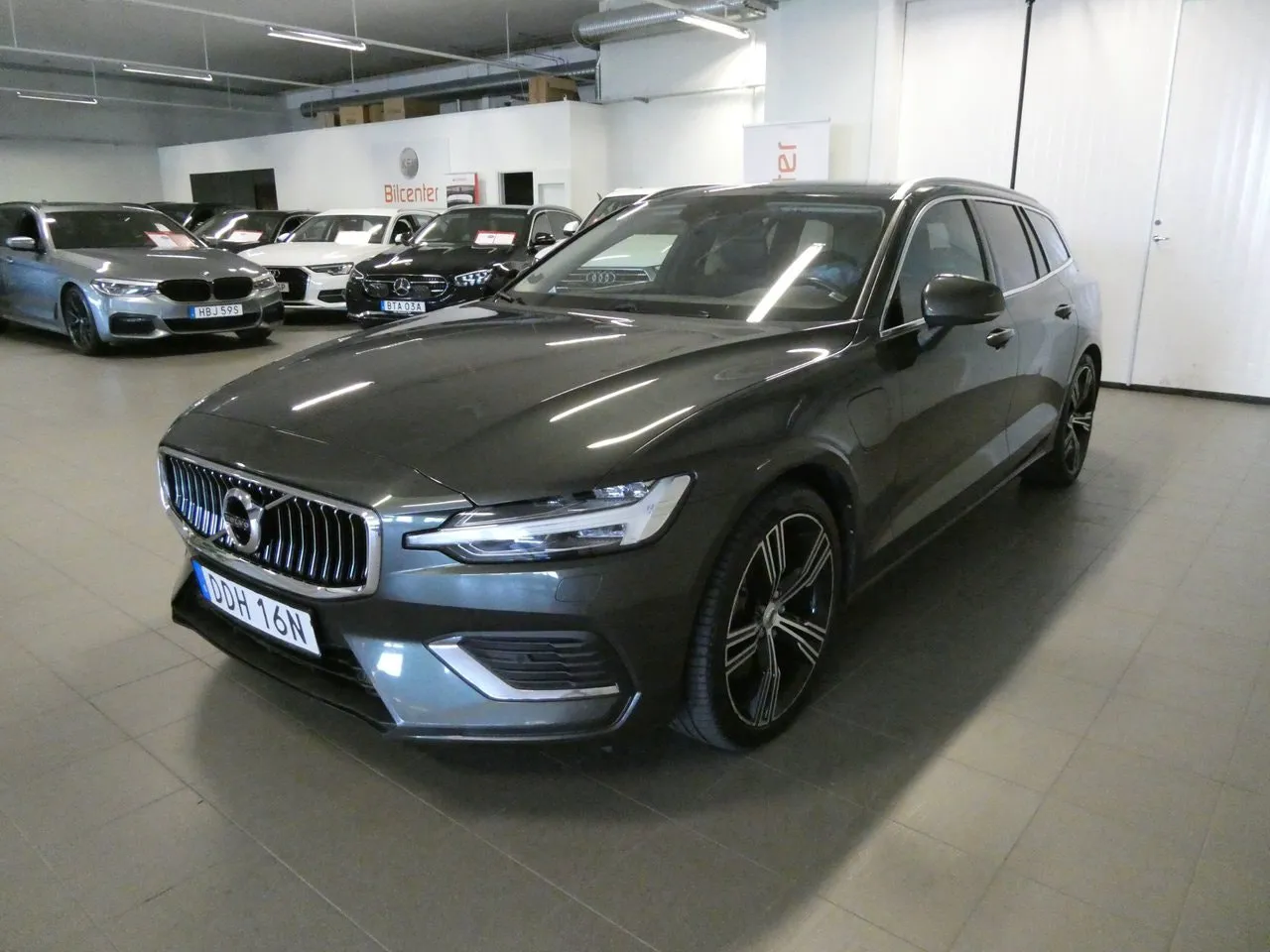 Vehicle image 6