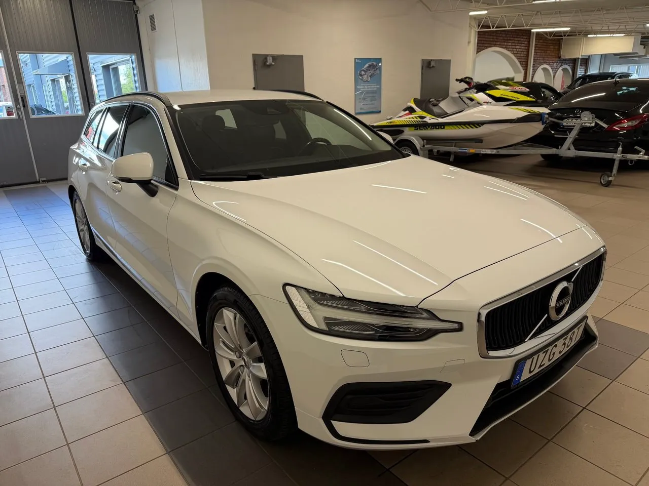 Vehicle image 5