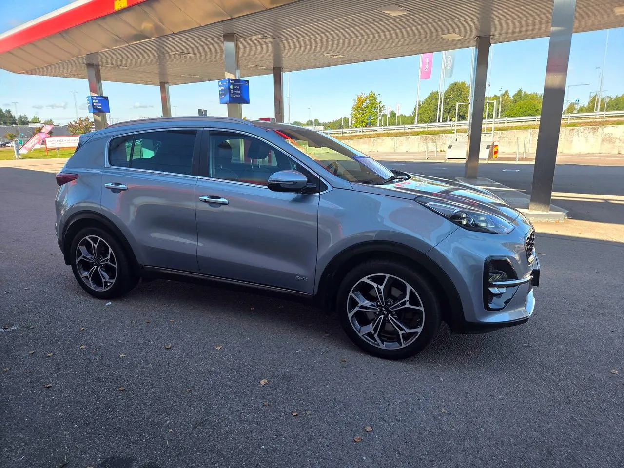Vehicle image 10