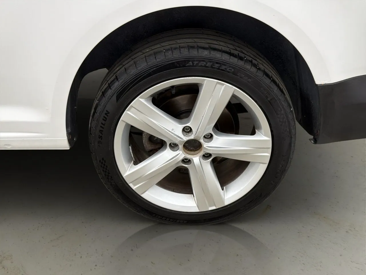 Vehicle image 25