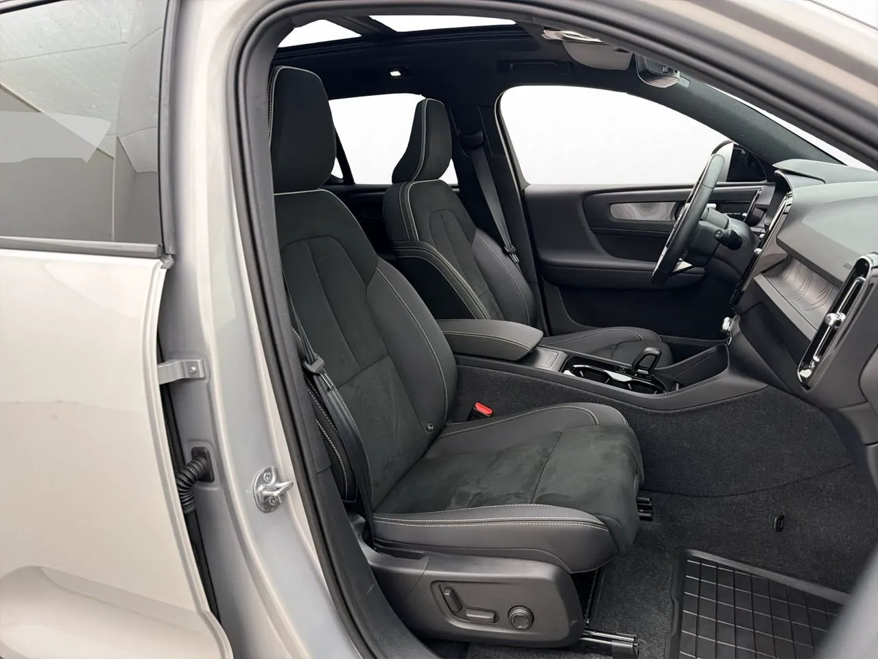 Vehicle image 32