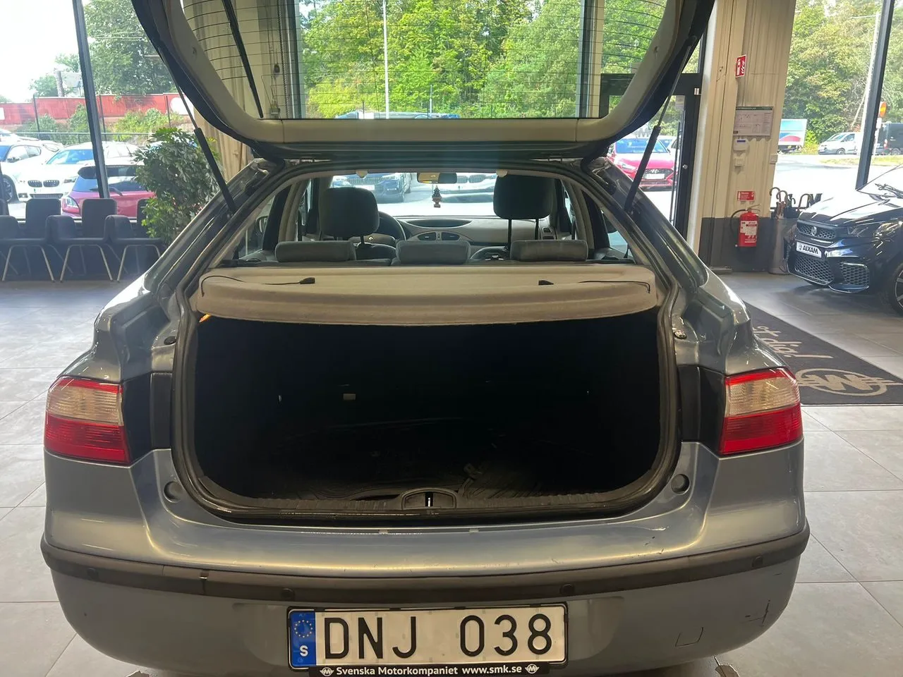 Vehicle image 12