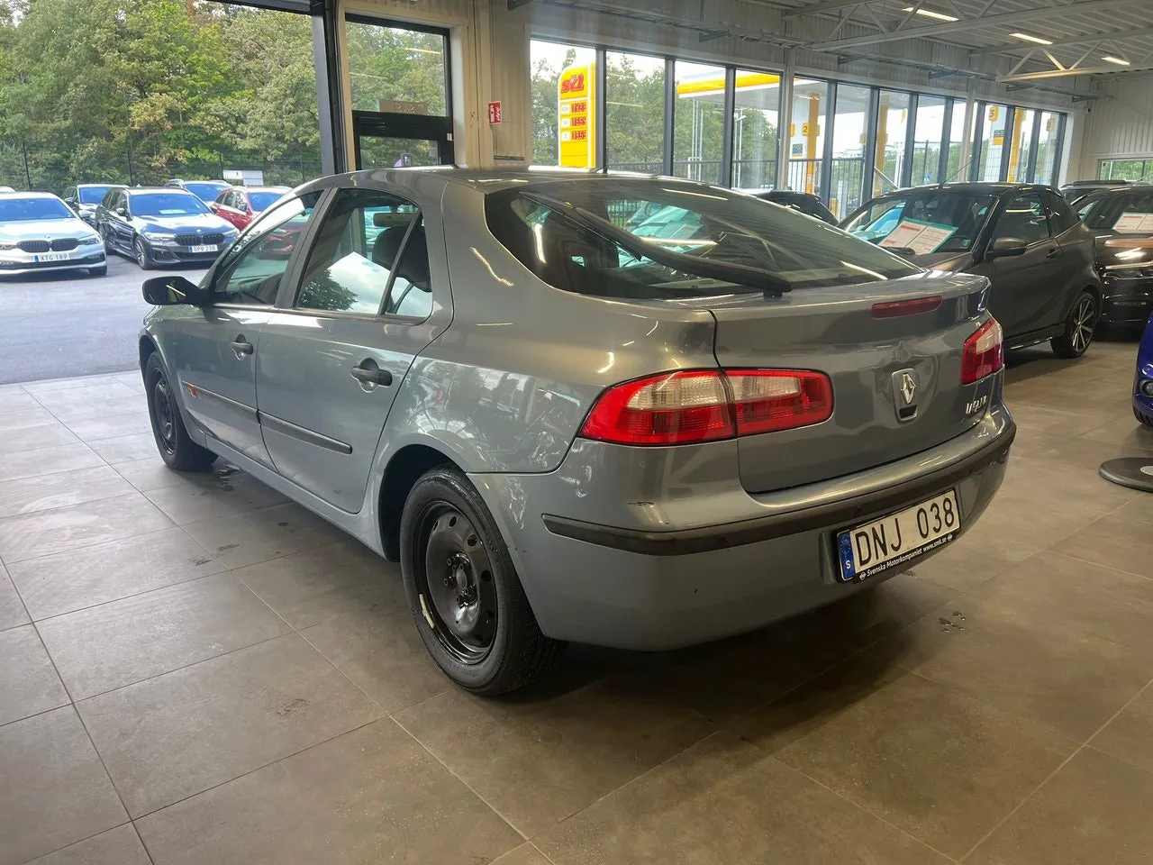 Vehicle image 4