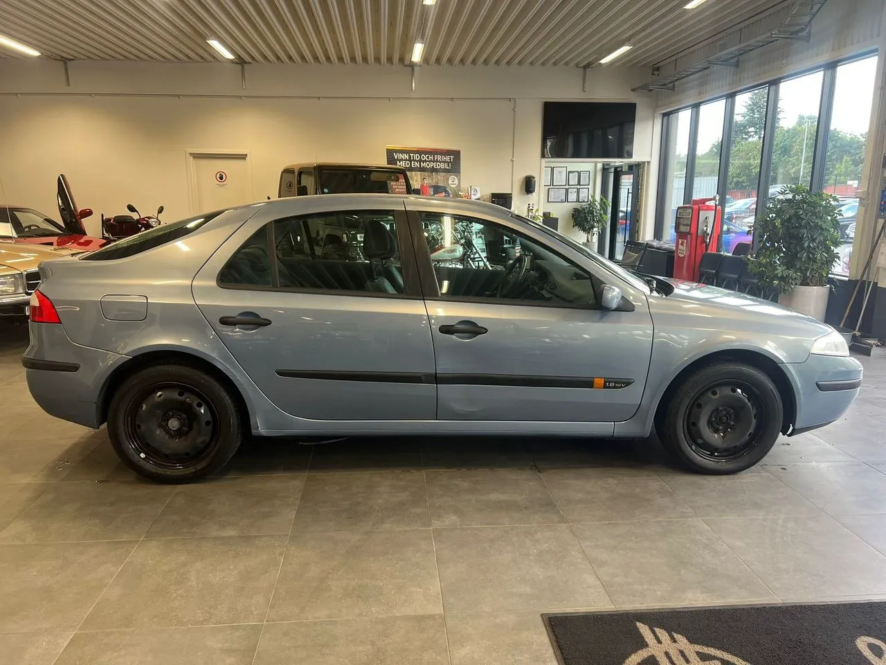 Vehicle image 7