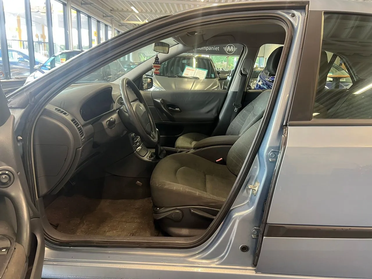 Vehicle image 8