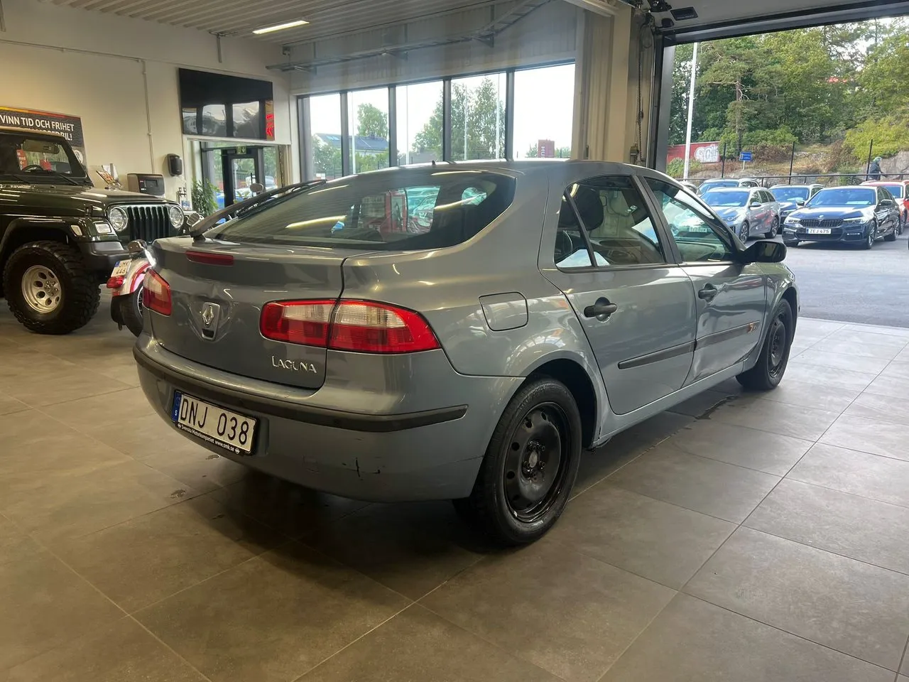 Vehicle image 6