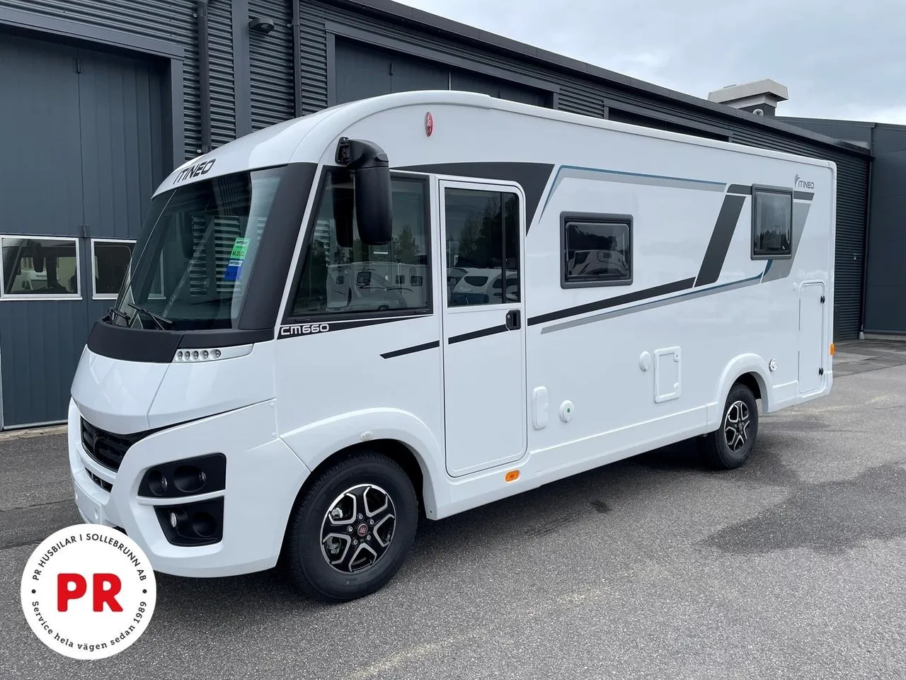 Vehicle image 10