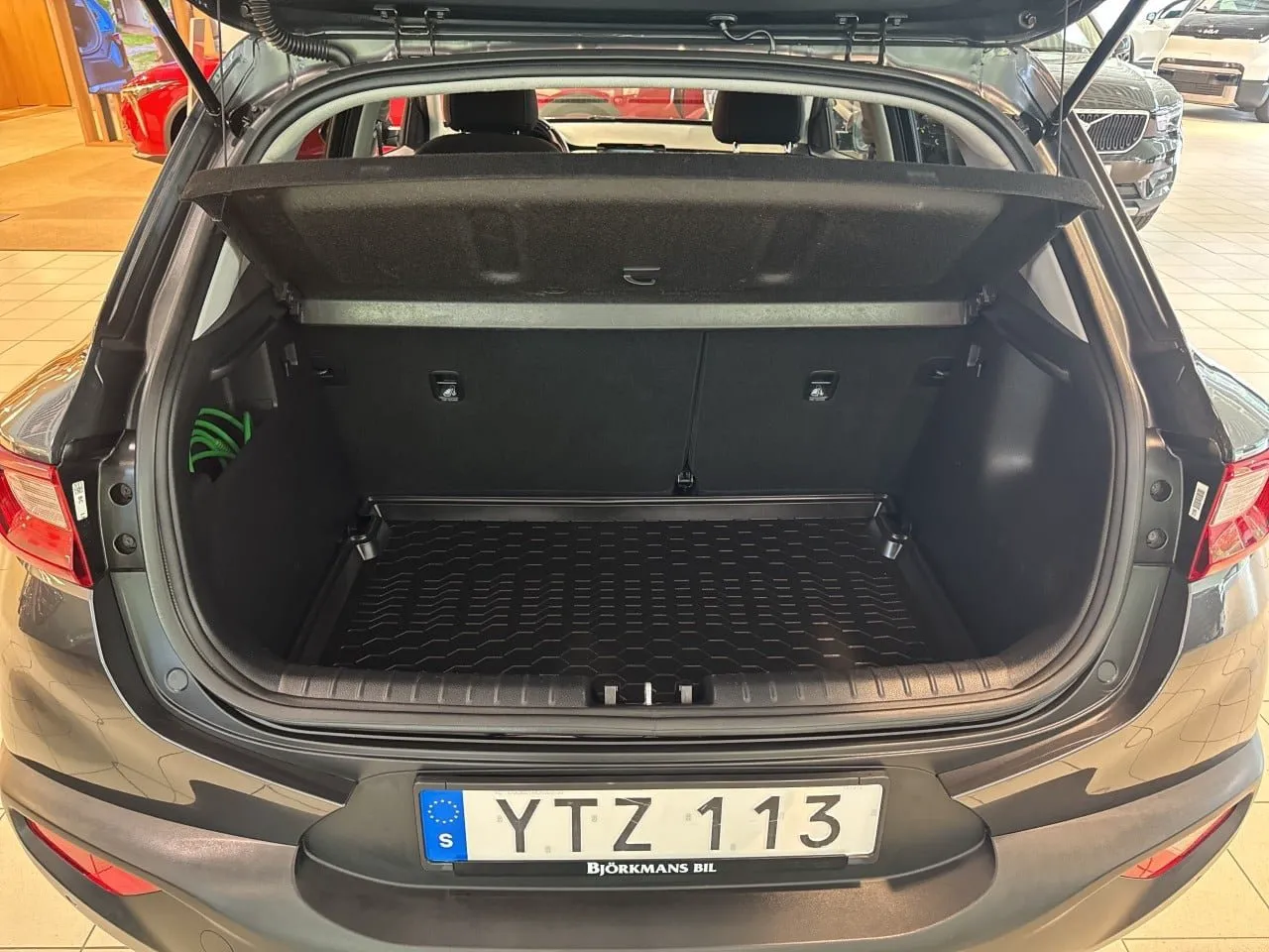 Vehicle image 13