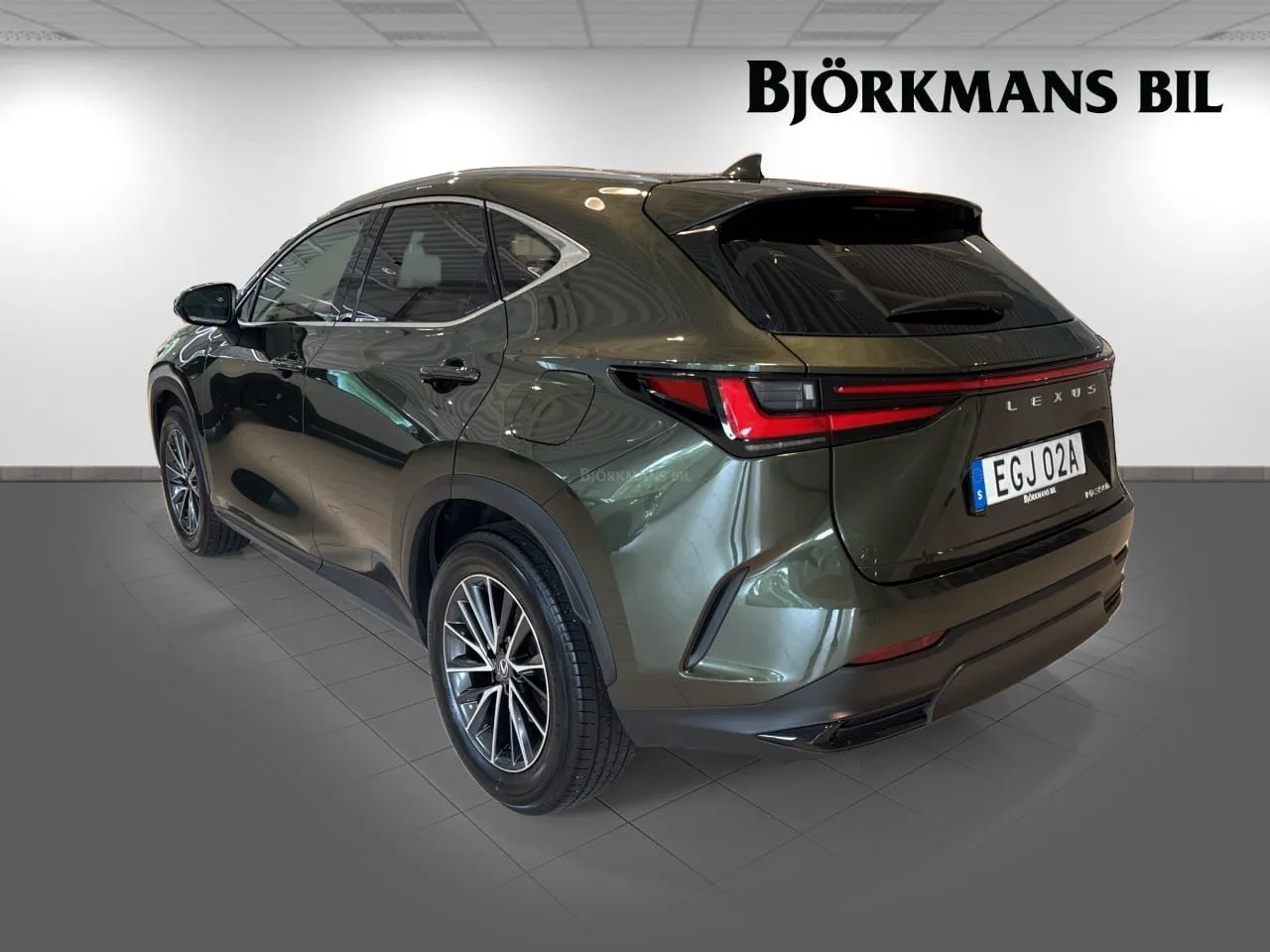 Vehicle image 5