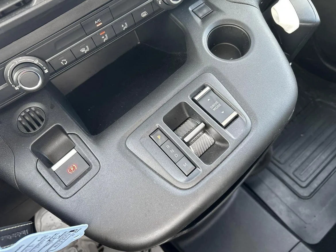 Vehicle image 18