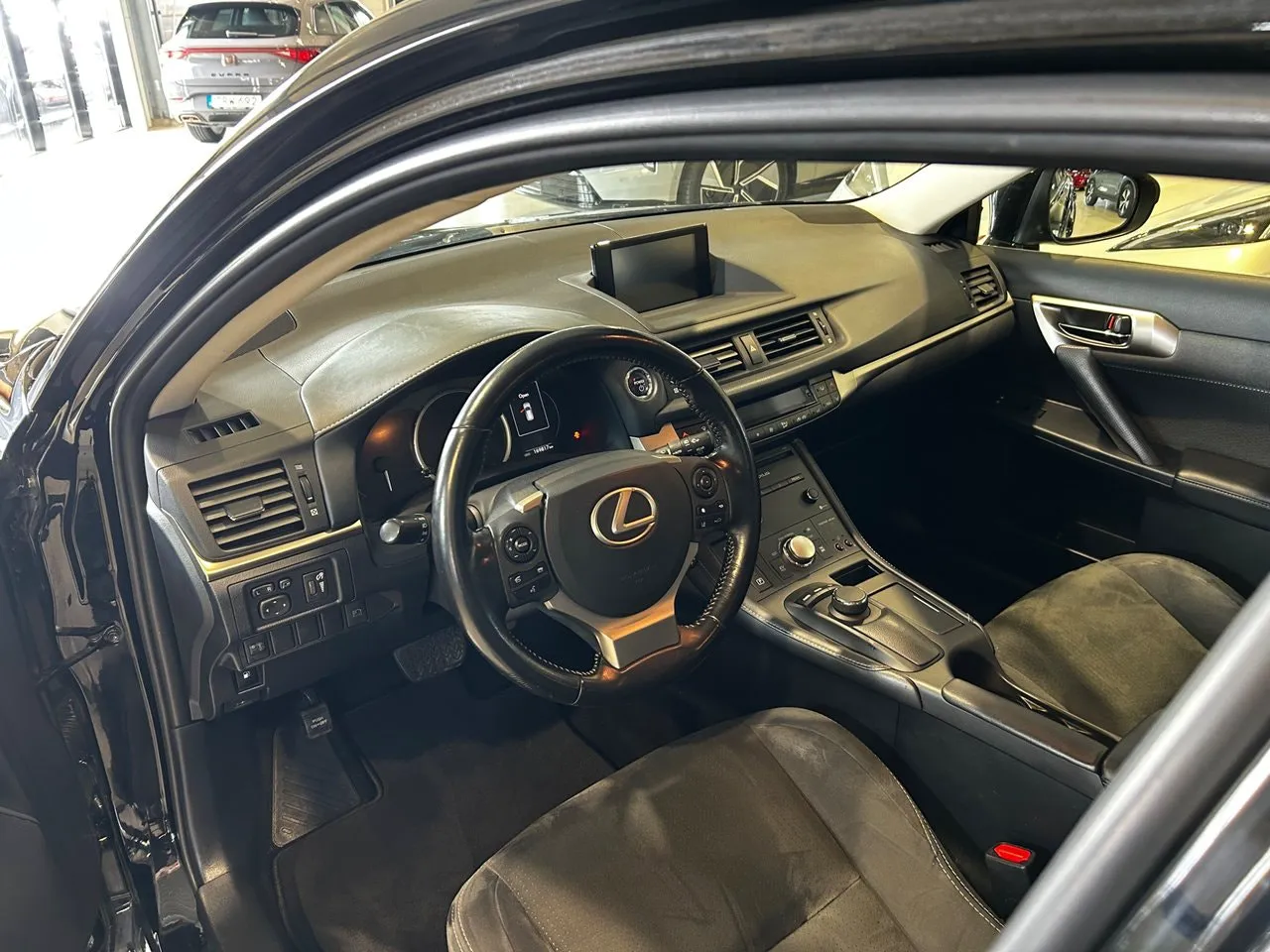 Vehicle image 6