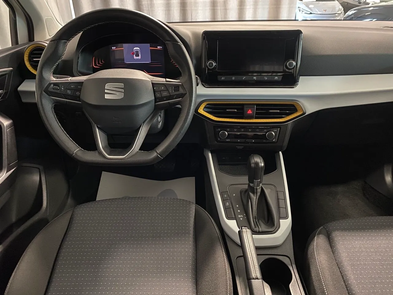 Vehicle image 7