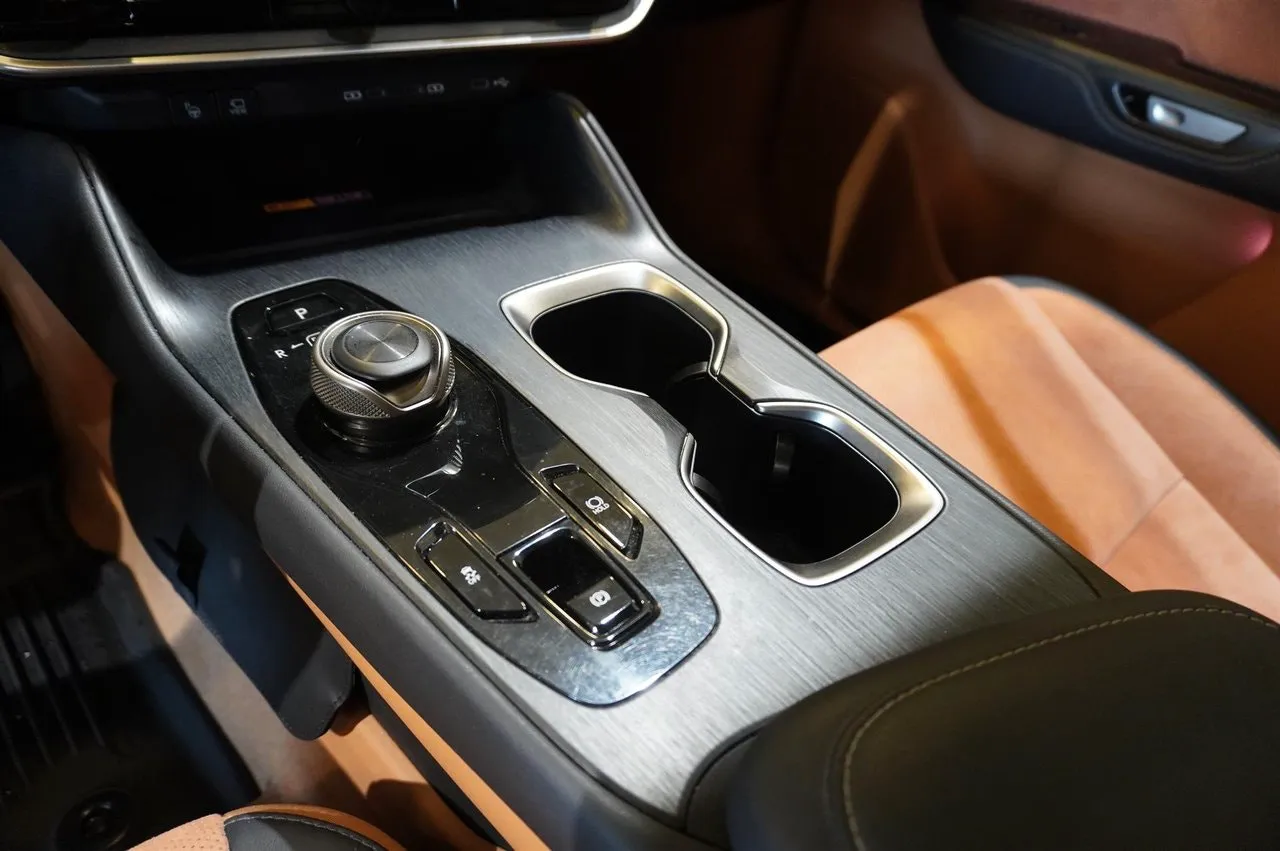 Vehicle image 18