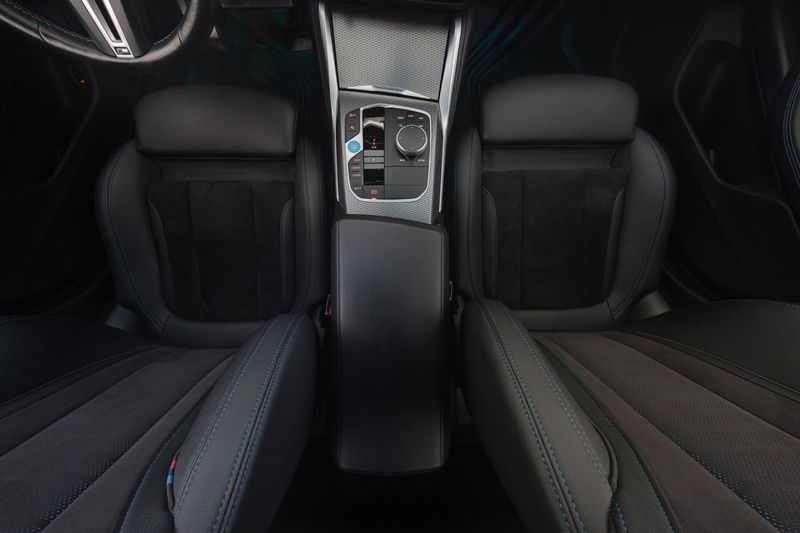 BMW i4 bild 14