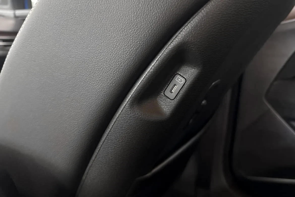 Vehicle image 18