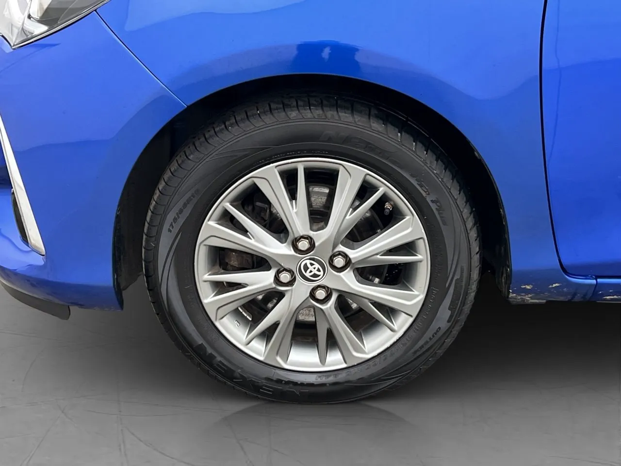 Vehicle image 25