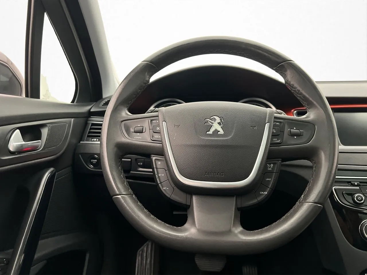 Vehicle image 14