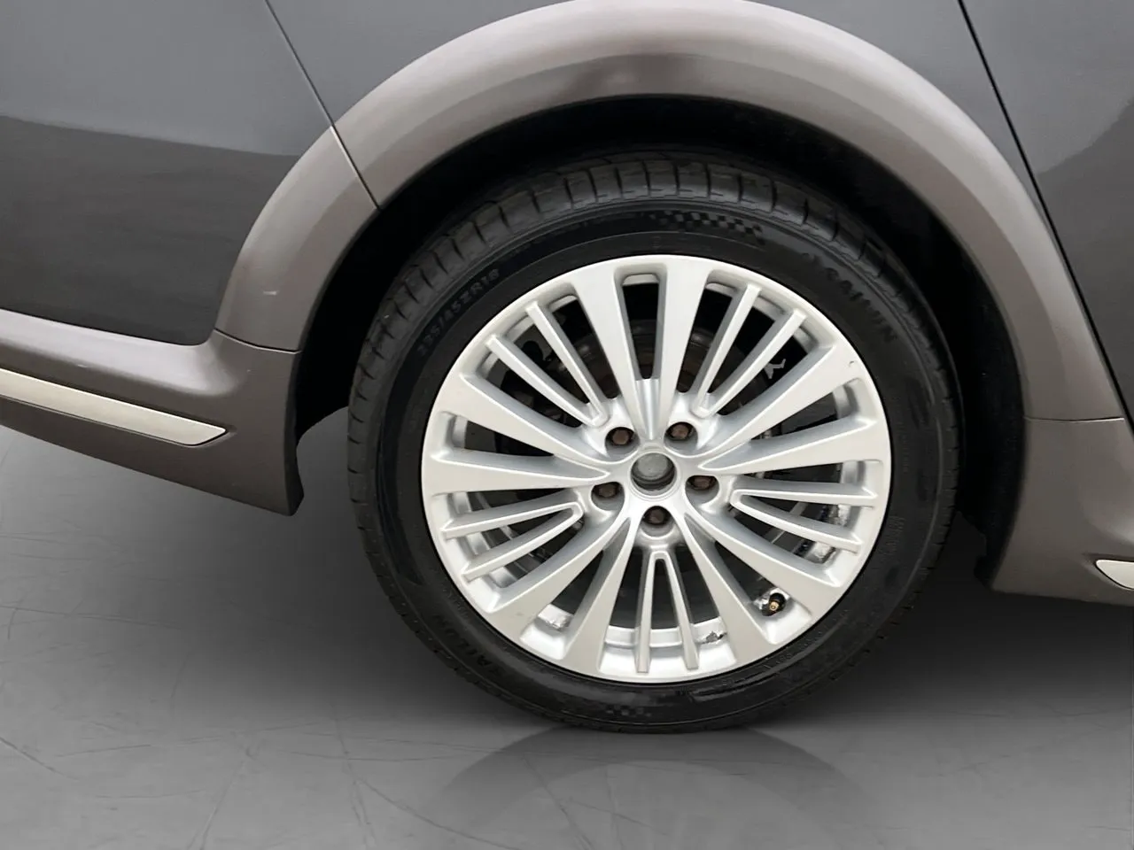 Vehicle image 30
