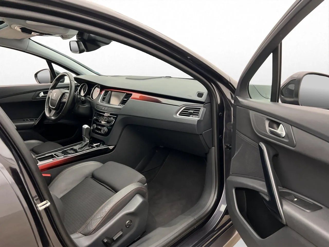 Vehicle image 25