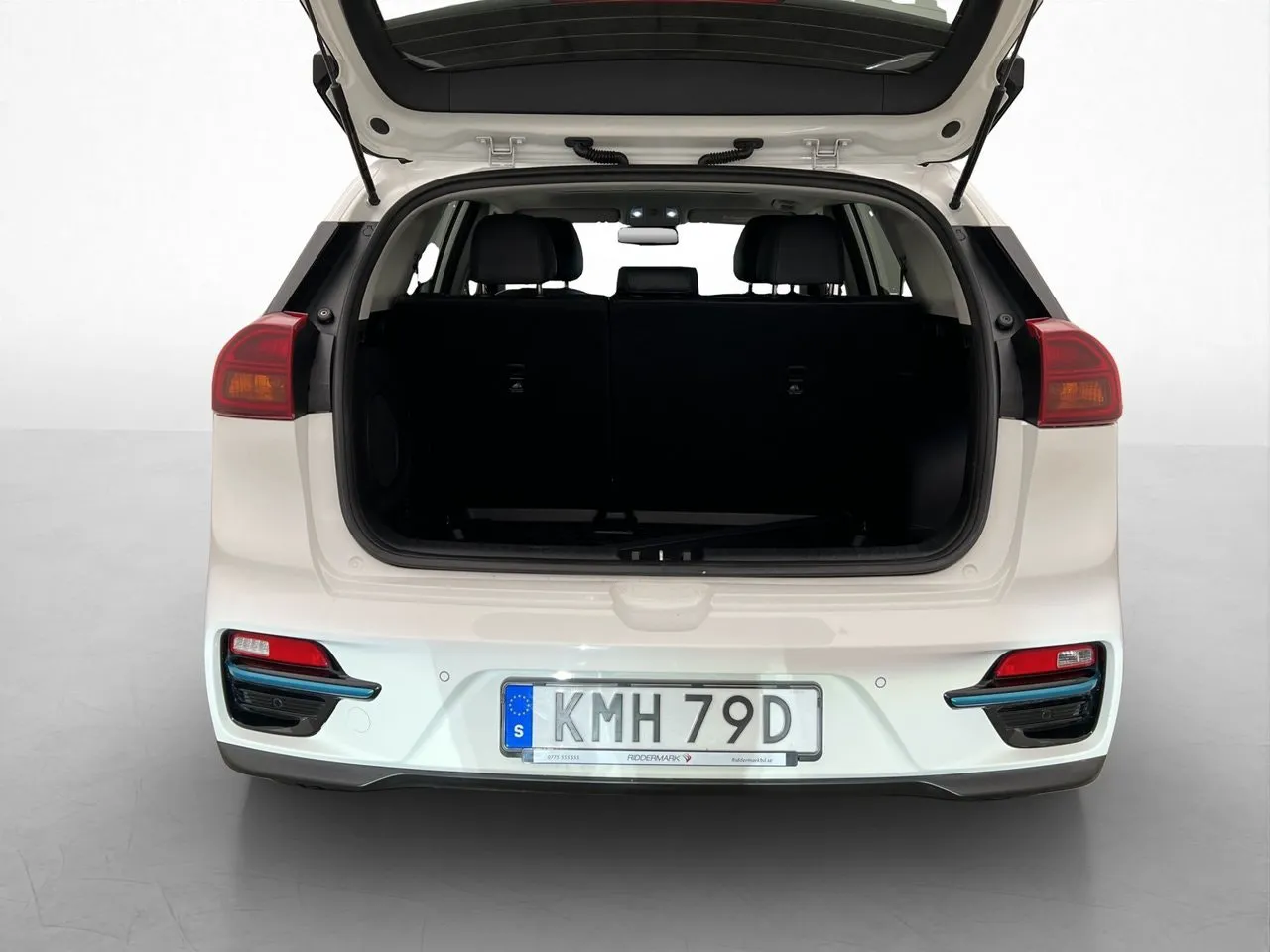 Vehicle image 32