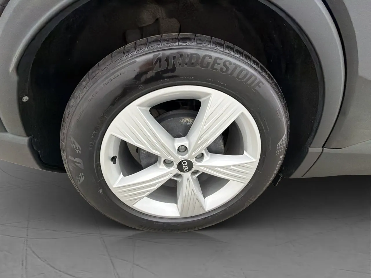 Vehicle image 33