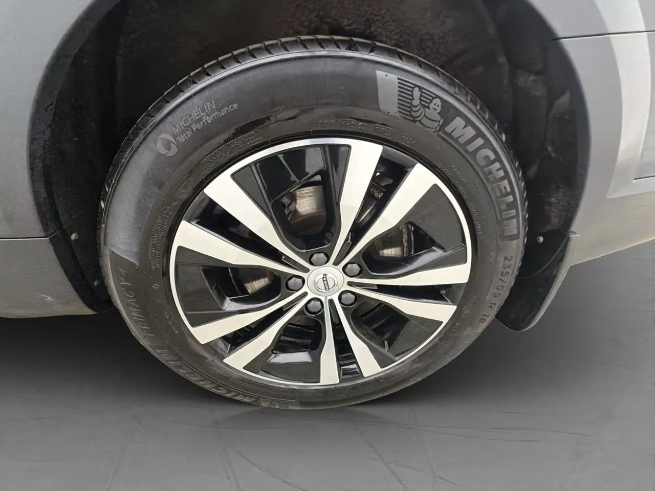 Vehicle image 35