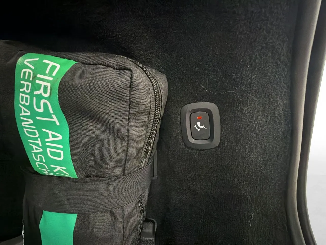 Vehicle image 32