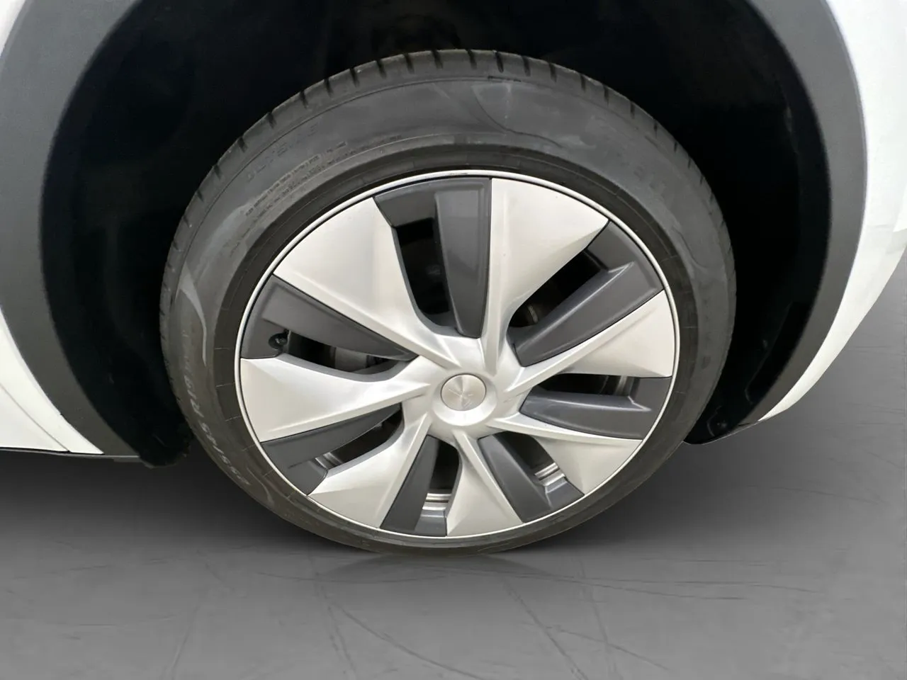 Vehicle image 33