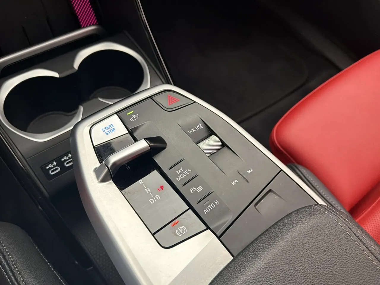 Vehicle image 25