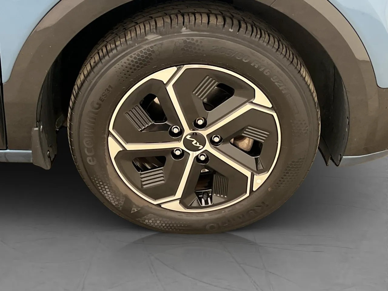 Vehicle image 26