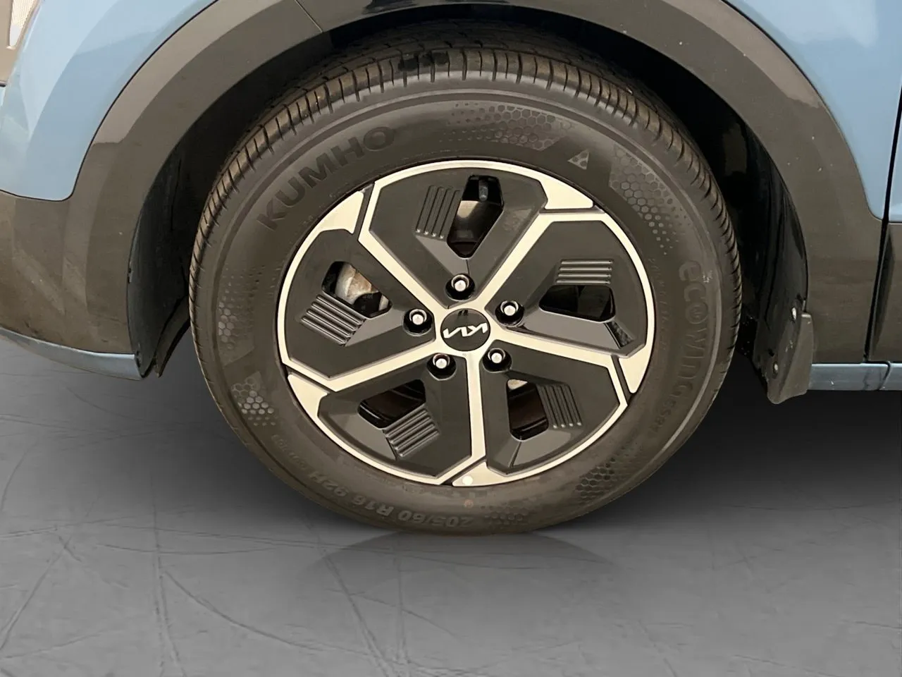 Vehicle image 25
