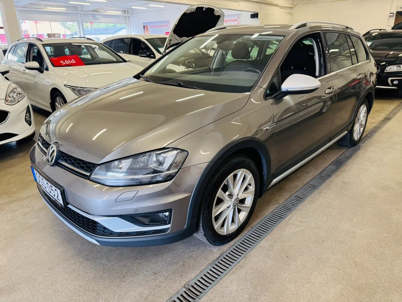 Vehicle image 11
