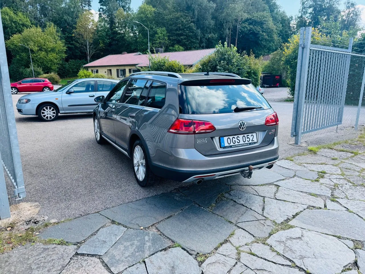 Vehicle image 3