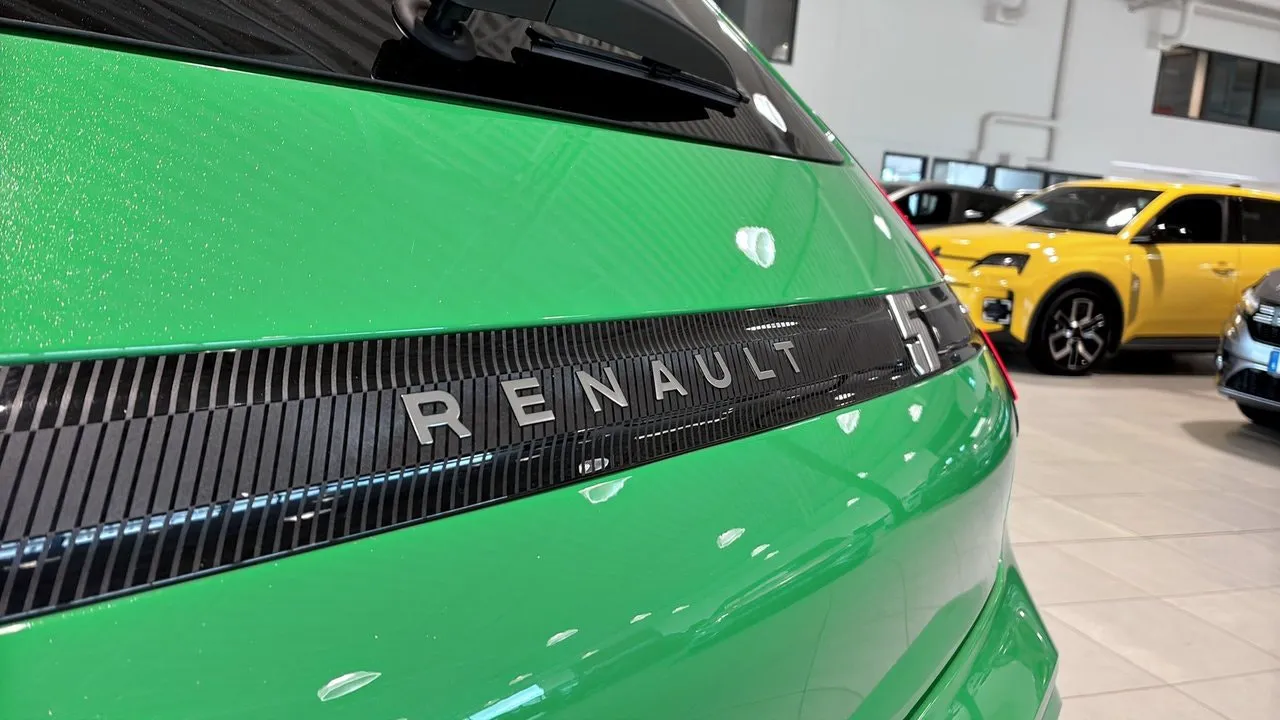 Vehicle image 25