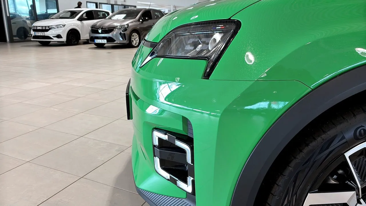 Vehicle image 8