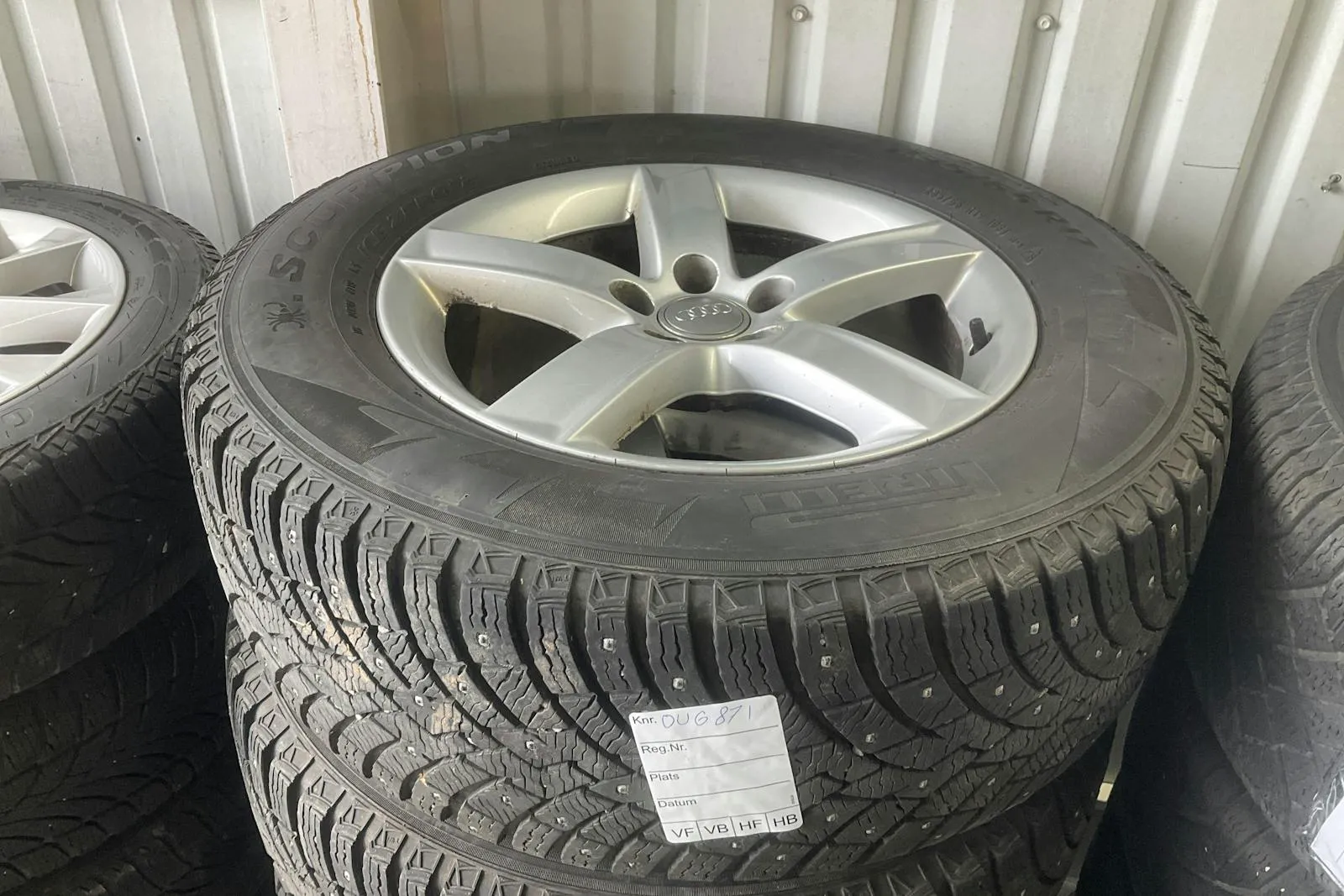 Vehicle image 11