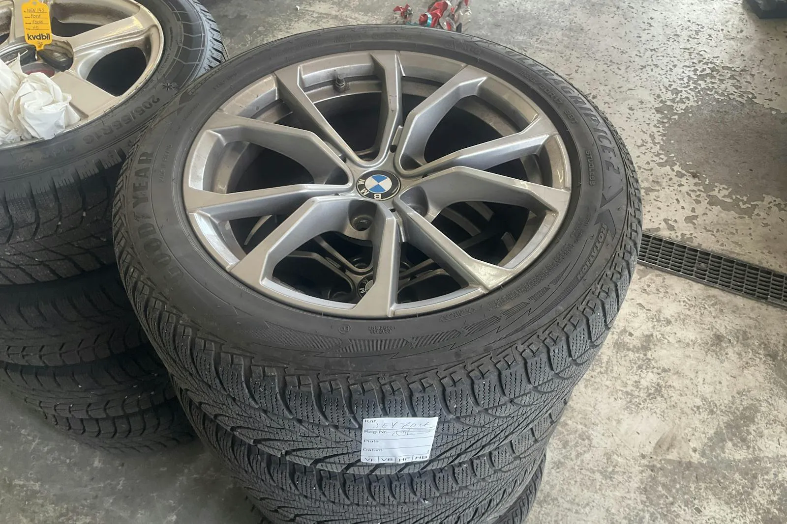 Vehicle image 15