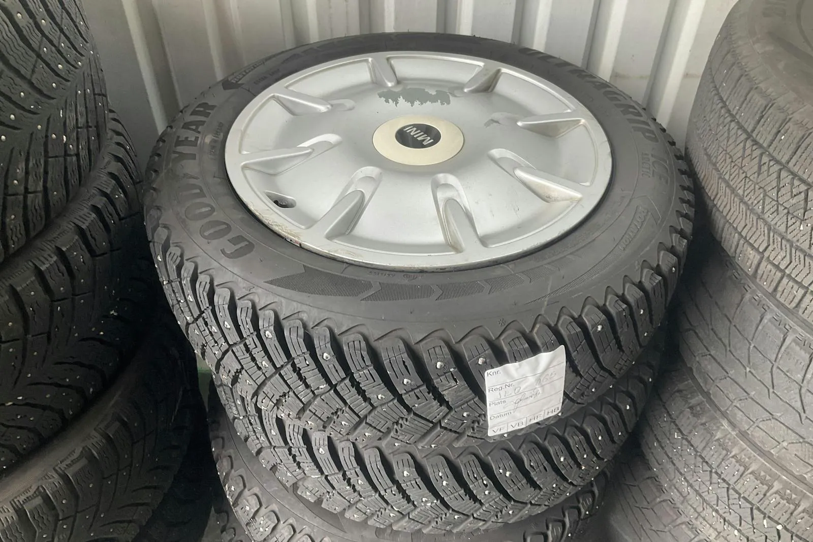 Vehicle image 10