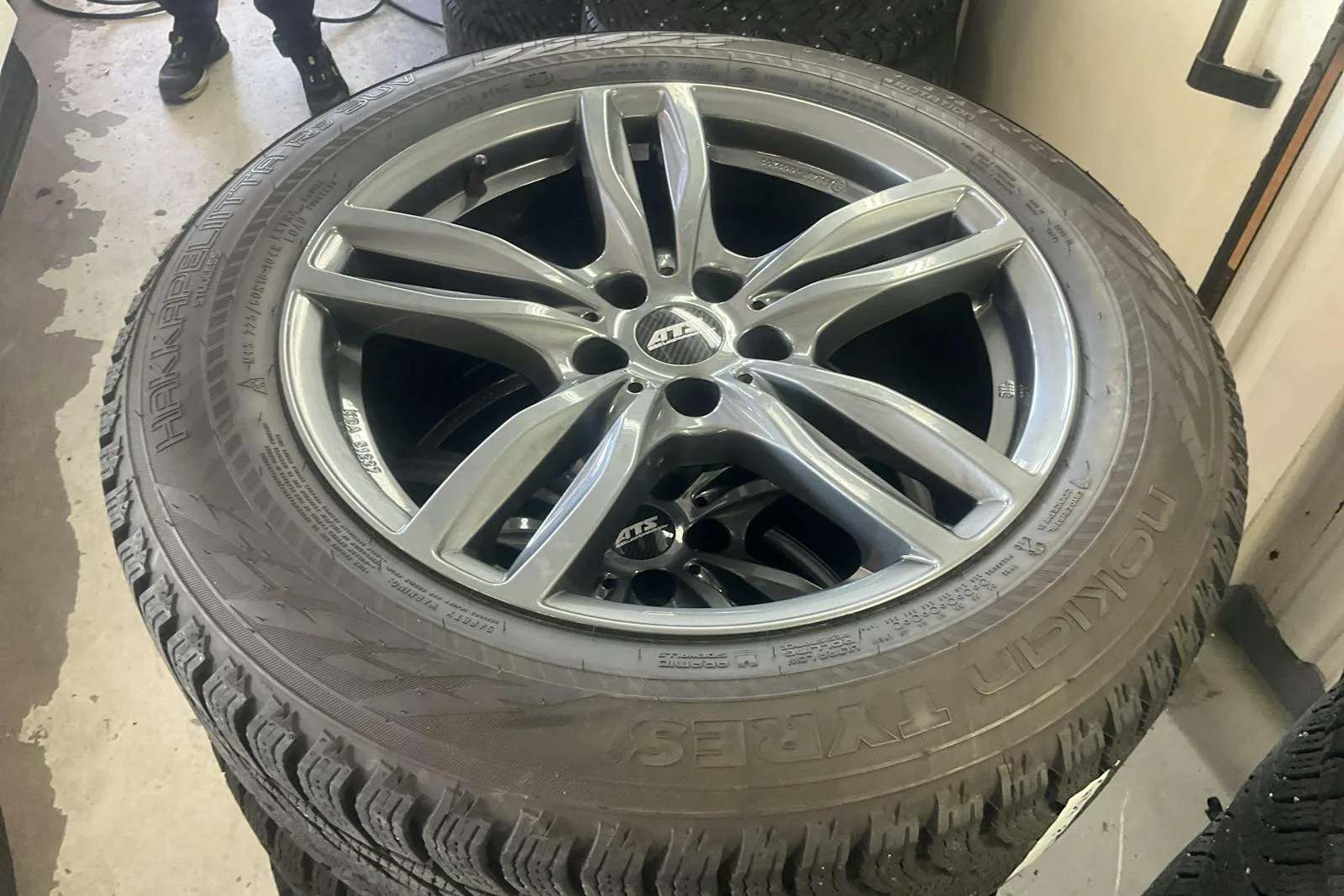 Vehicle image 14