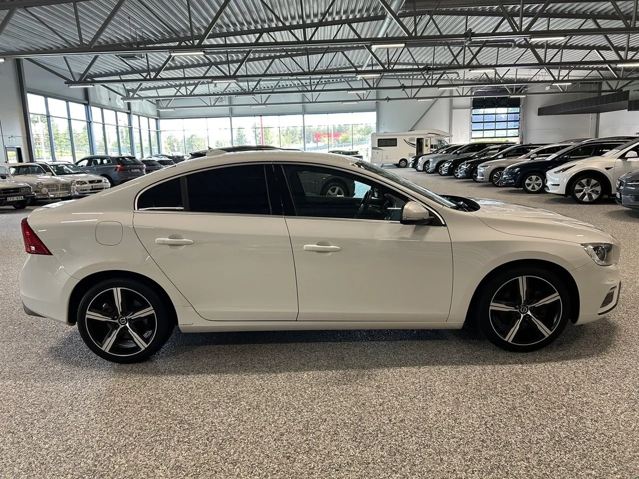 Vehicle image 6