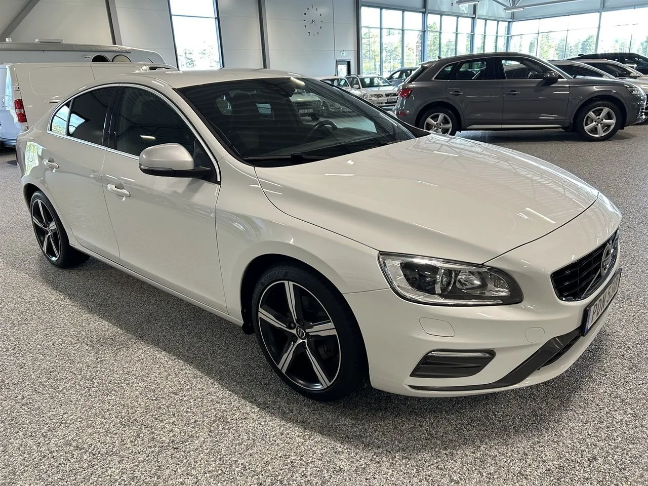 Vehicle image 4