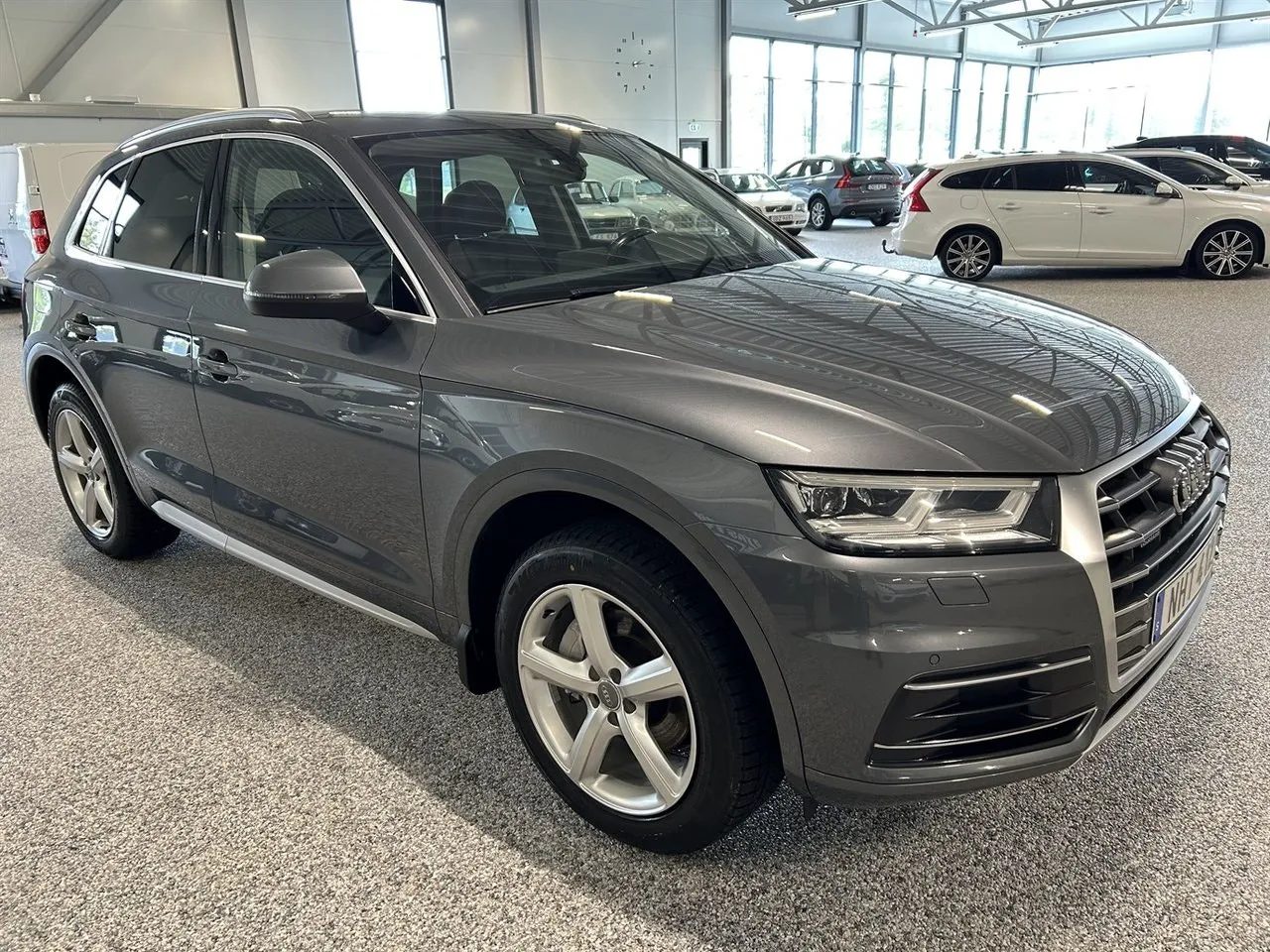 Vehicle image 4