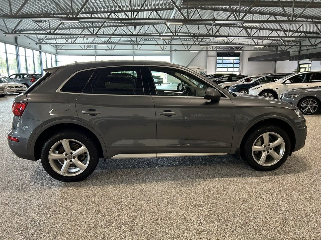 Vehicle image 6