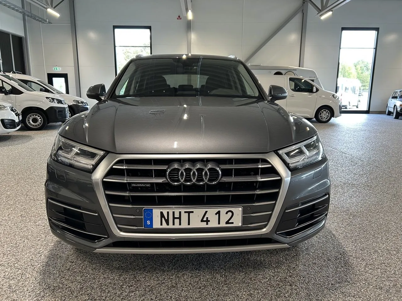 Vehicle image 10