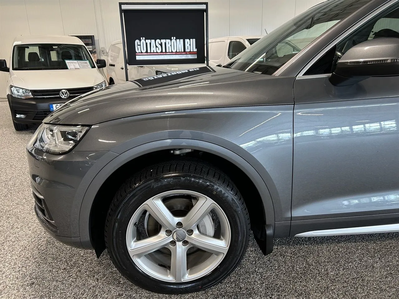 Vehicle image 9